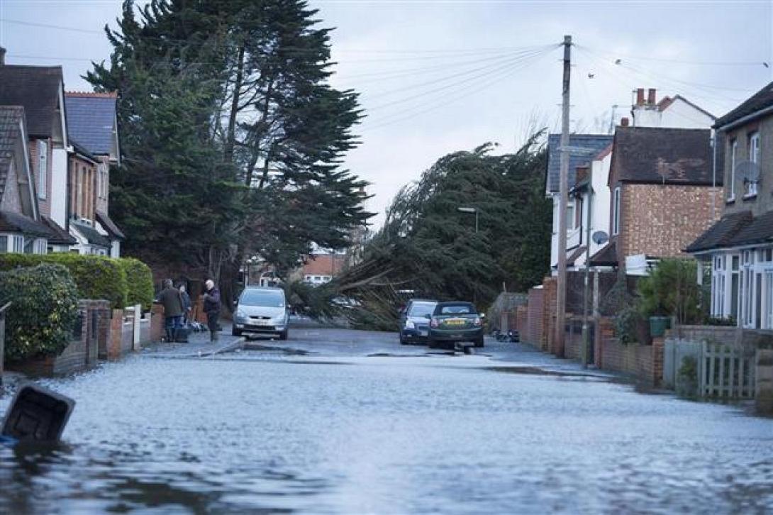 Δύο νεκροί στη Βρετανία - Στο έλεος της σφοδρής κακοκαιρίας η χώρα