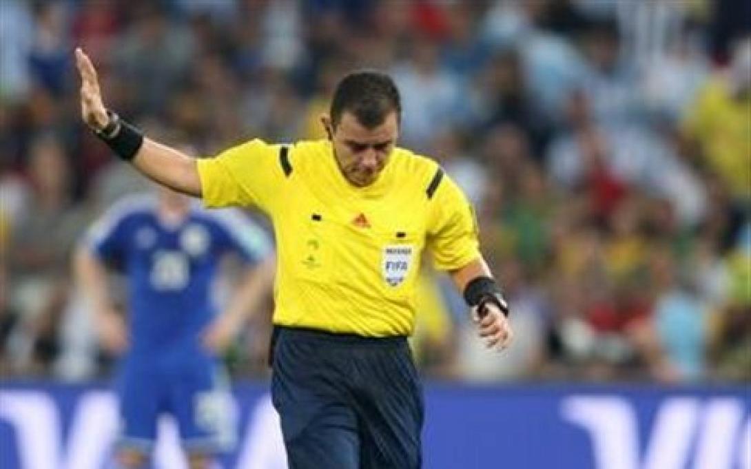 Ο Αγκιλάρ από το Ελ Σαλβαδόρ σφυρίζει το Ελλάδα-Ιαπωνία