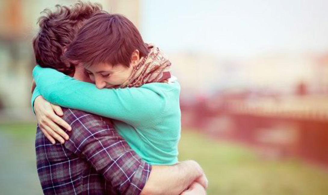 Εφαρμογή για ... αγκαλιές στα τυφλά! (βίντεο)