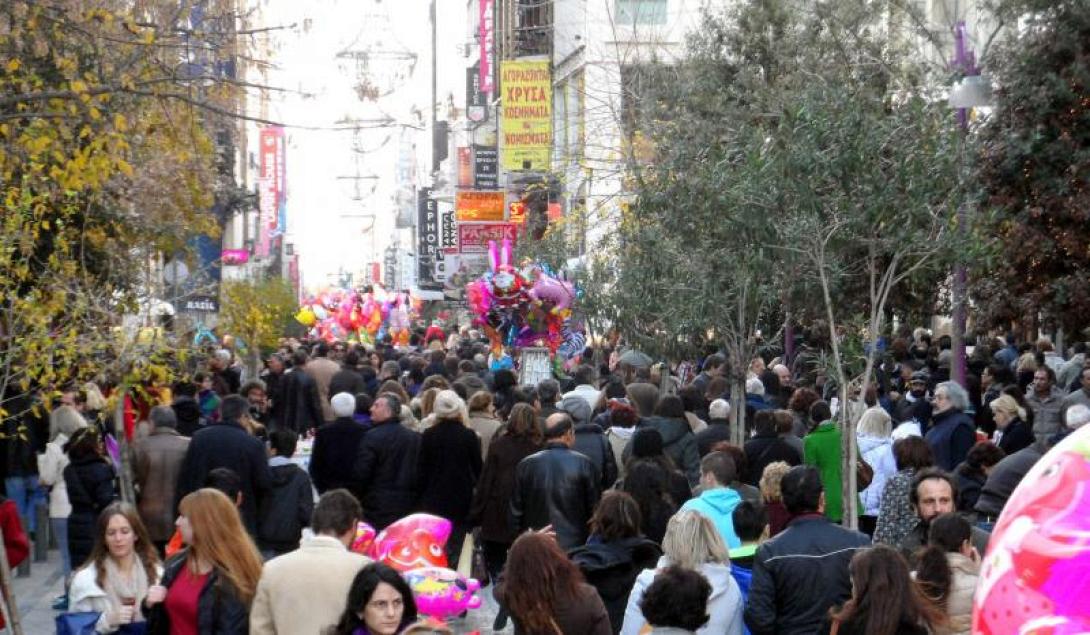 Χαμόγελα στους κρητικούς εμπόρους από τη λειτουργία της αγοράς την Κυριακή 