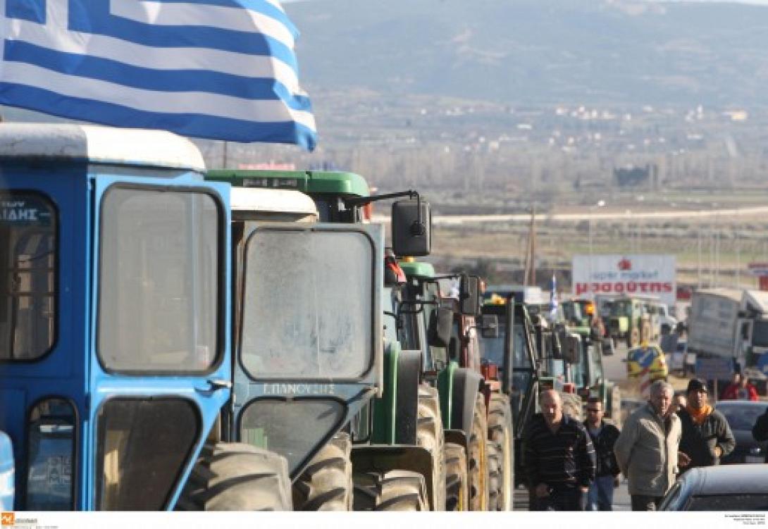 Ενισχύονται τα μπλόκα των αγροτών