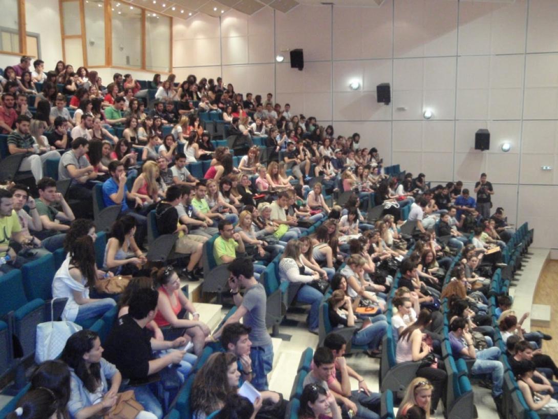 Τα πανεπιστήμια θα αποφασίζουν για τους αιώνιους φοιτητές