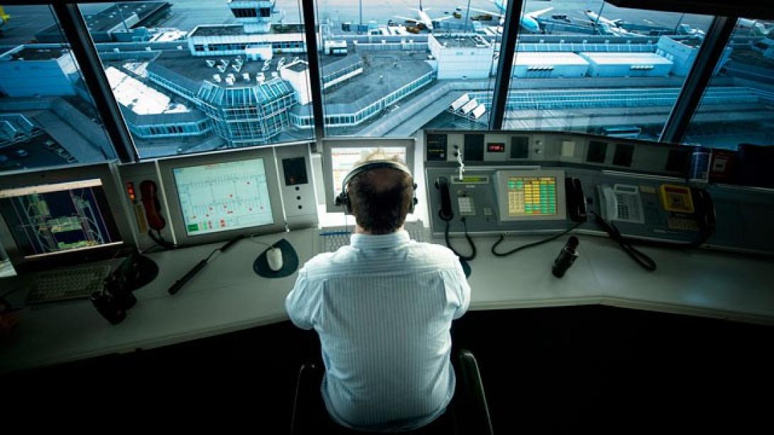air_traffic_controllers.jpg