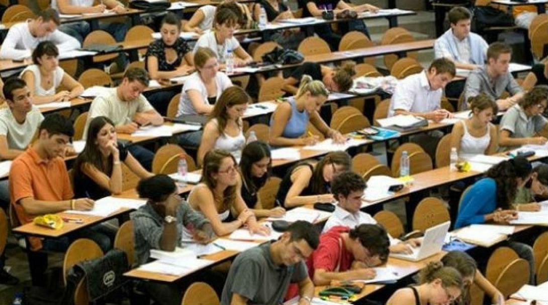 &quot;Παραθυράκι&quot; για να παραμείνουν στα πανεπιστήμια οι αιώνιοι φοιτητές