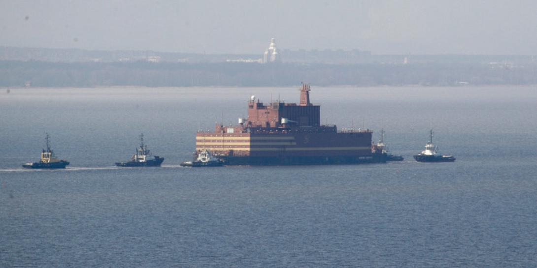 akademik-lomonosov.jpg
