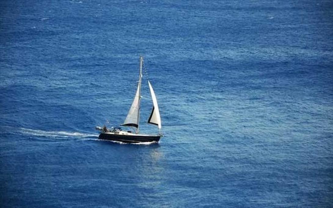 Αίσιο τέλος για τα δύο άτομα στο ιστιοφόρο ανοιχτά του Ηρακλείου