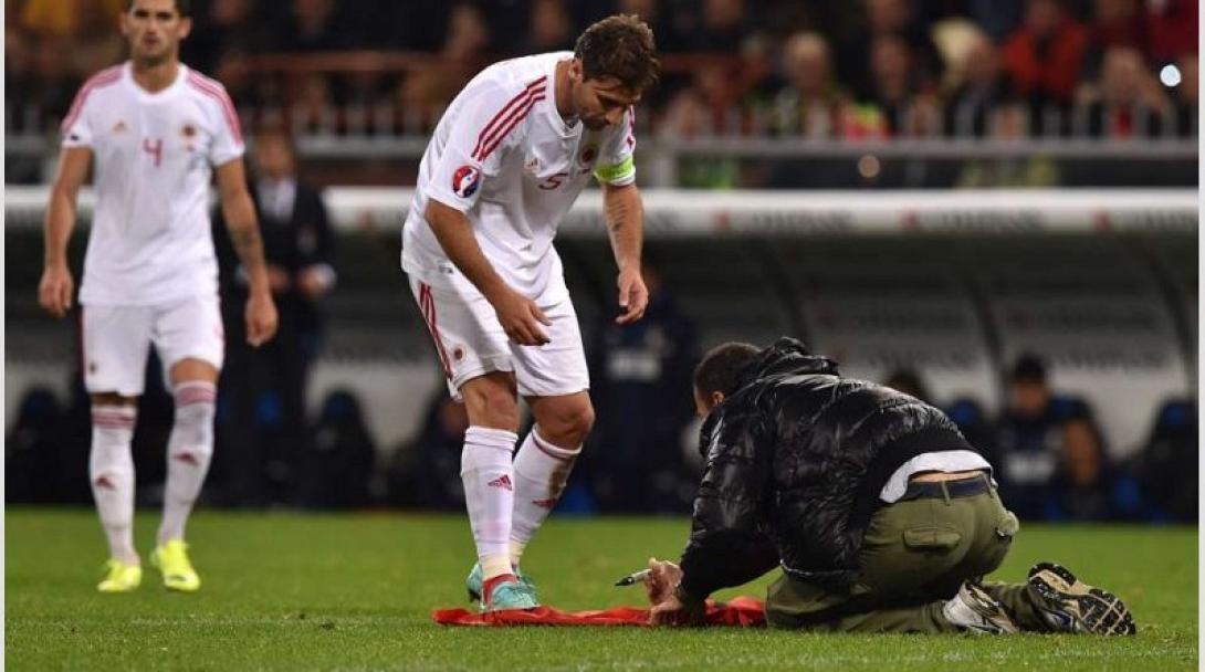 Αλβανοί εισέβαλαν στο γήπεδο