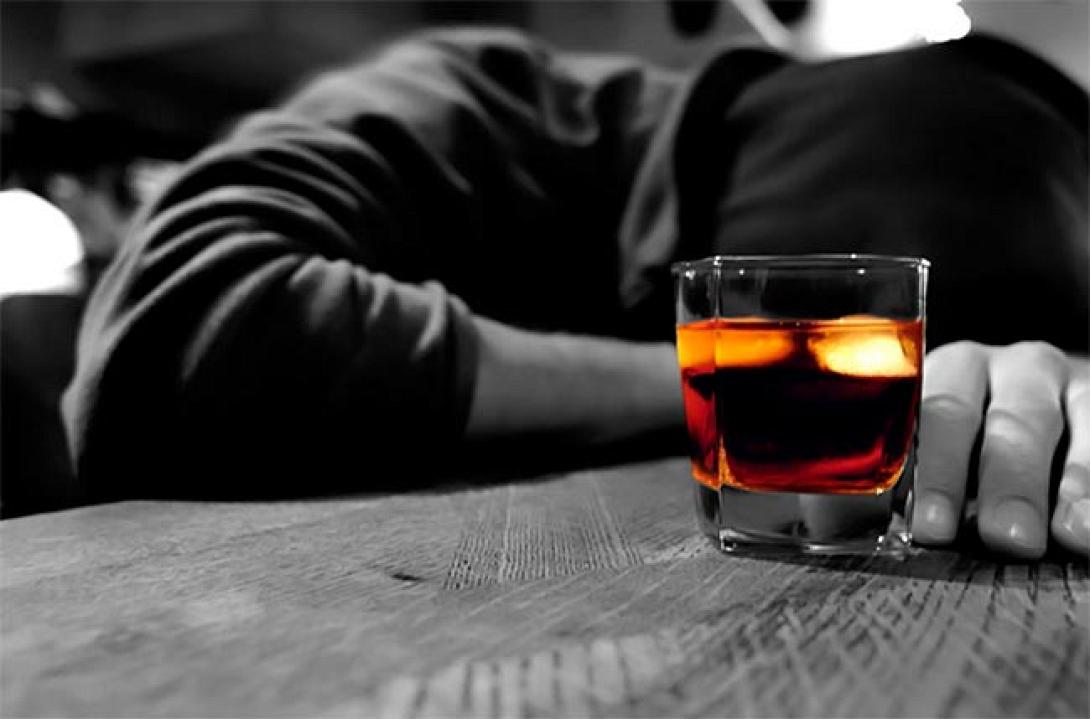 Βρετανία: Αυξάνεται ο αριθμός των παιδιών που ζητούν βοήθεια για τους αλκοολικούς γονείς τους