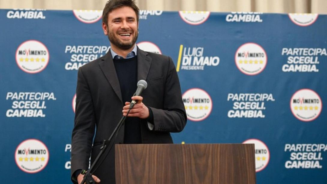 alessandro-di-battista-five-stars-movement01.jpg