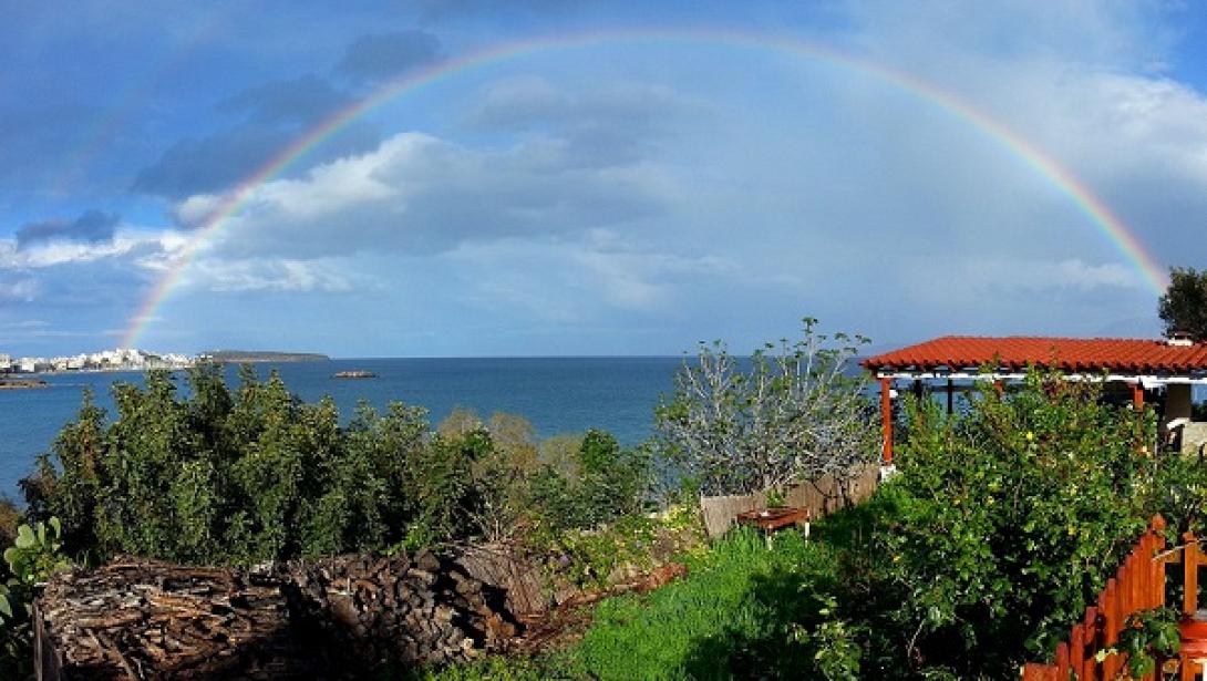 Ξαφνική νεροποντή στον Άγιο Νικόλαο νωρίς το απόγευμα
