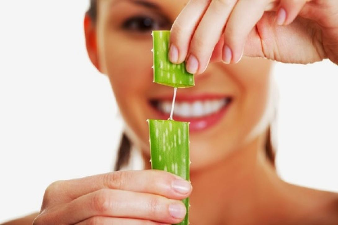 aloe_vera_ftiakste_mones_sas_kallintika_me_aloh_omorfia_ginaika_ekriti.jpg