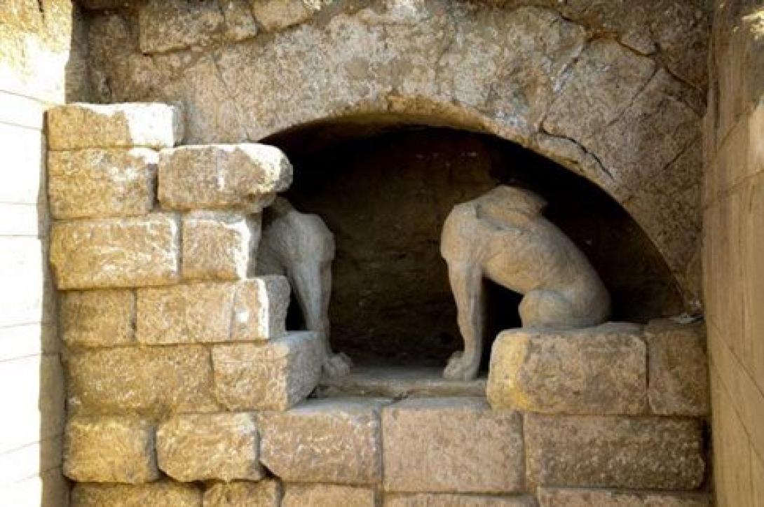 Πυκνώνουν οι φωνές αρχαιολόγων που μιλούν για σύληση της Αμφίπολης