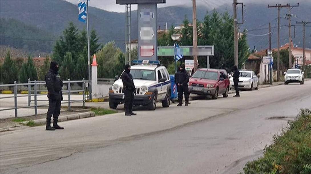 ΕΛ.ΑΣ: Σκάβει στο προαύλιο αντιπροσωπείας αυτοκινήτων για να βρει 4,2 εκατ. ευρώ.jpg