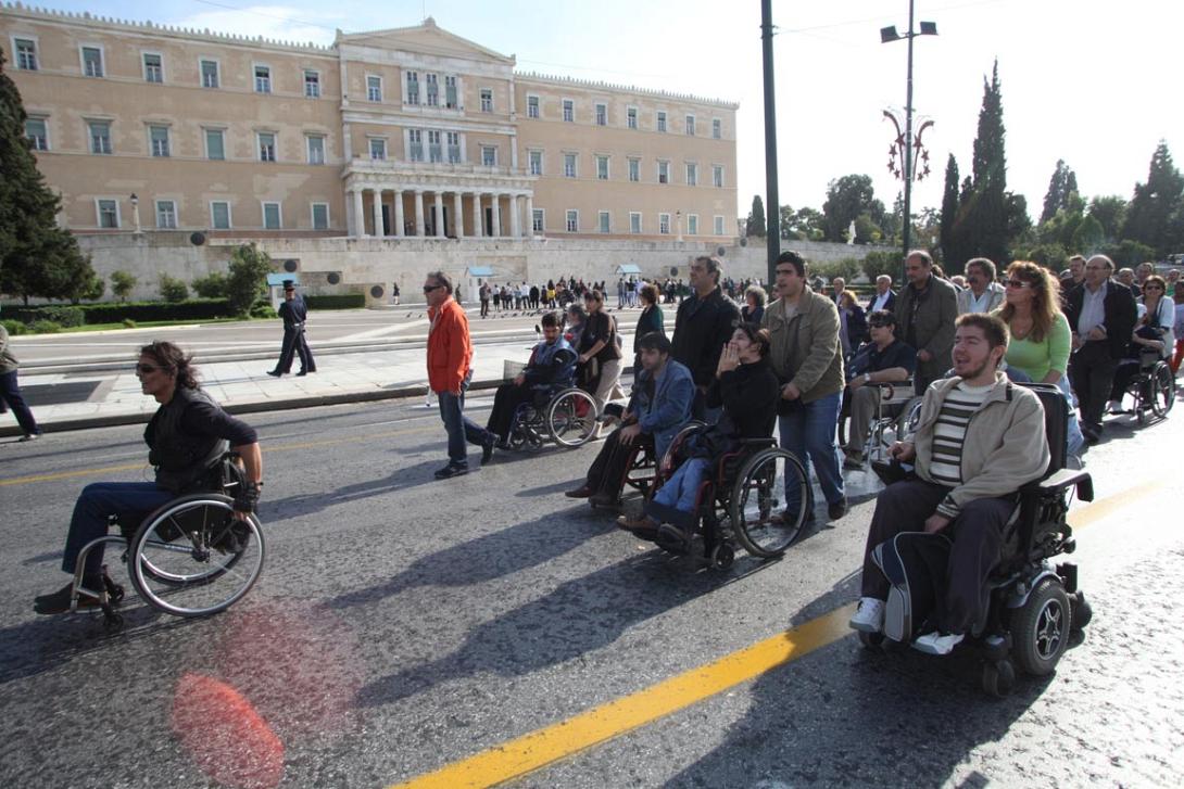 Σε εξέλιξη η κρίσιμη συνάντηση Βαρουφάκη - Σόιμπλε