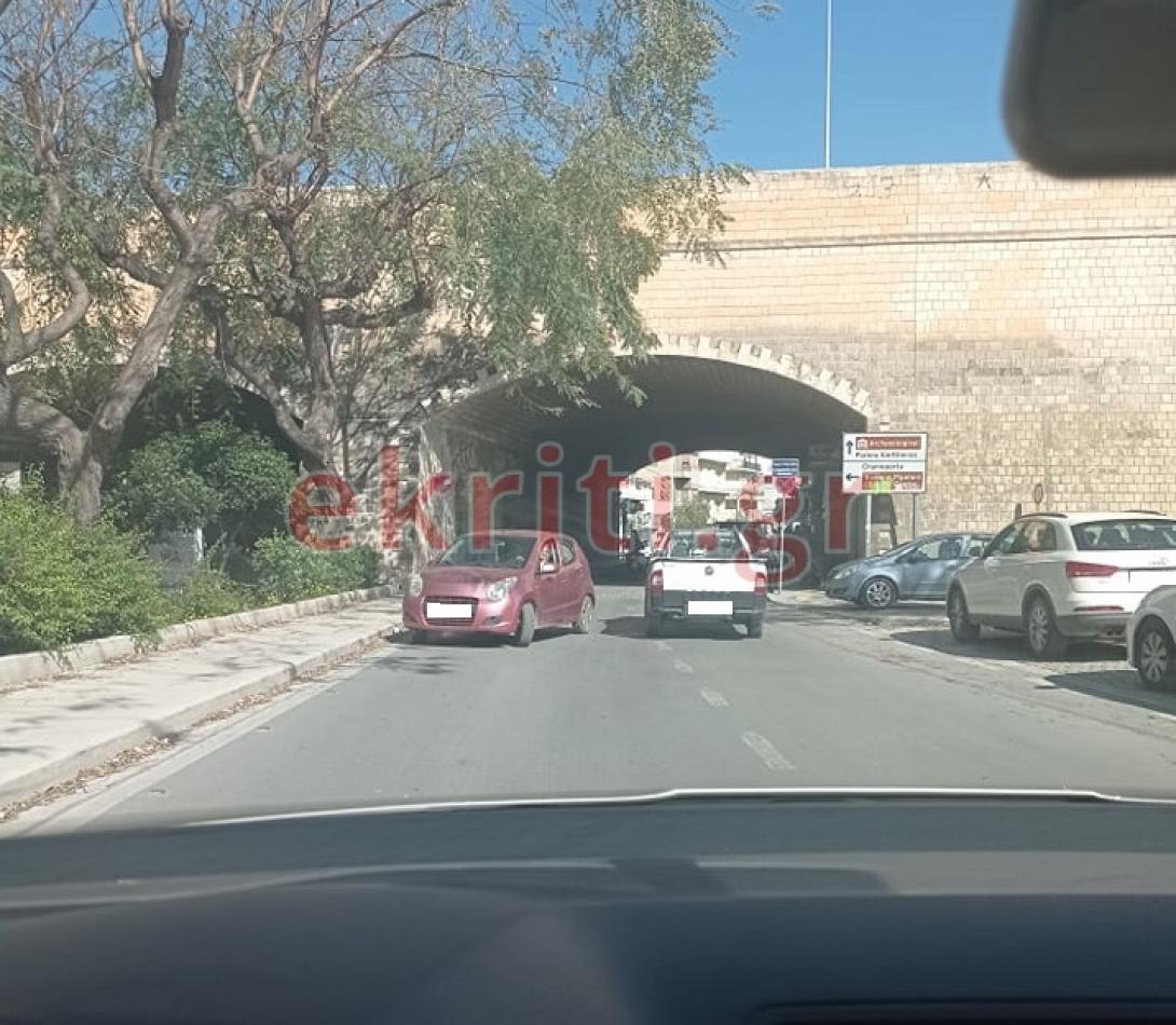 αυτοκίνητο ανάποδα