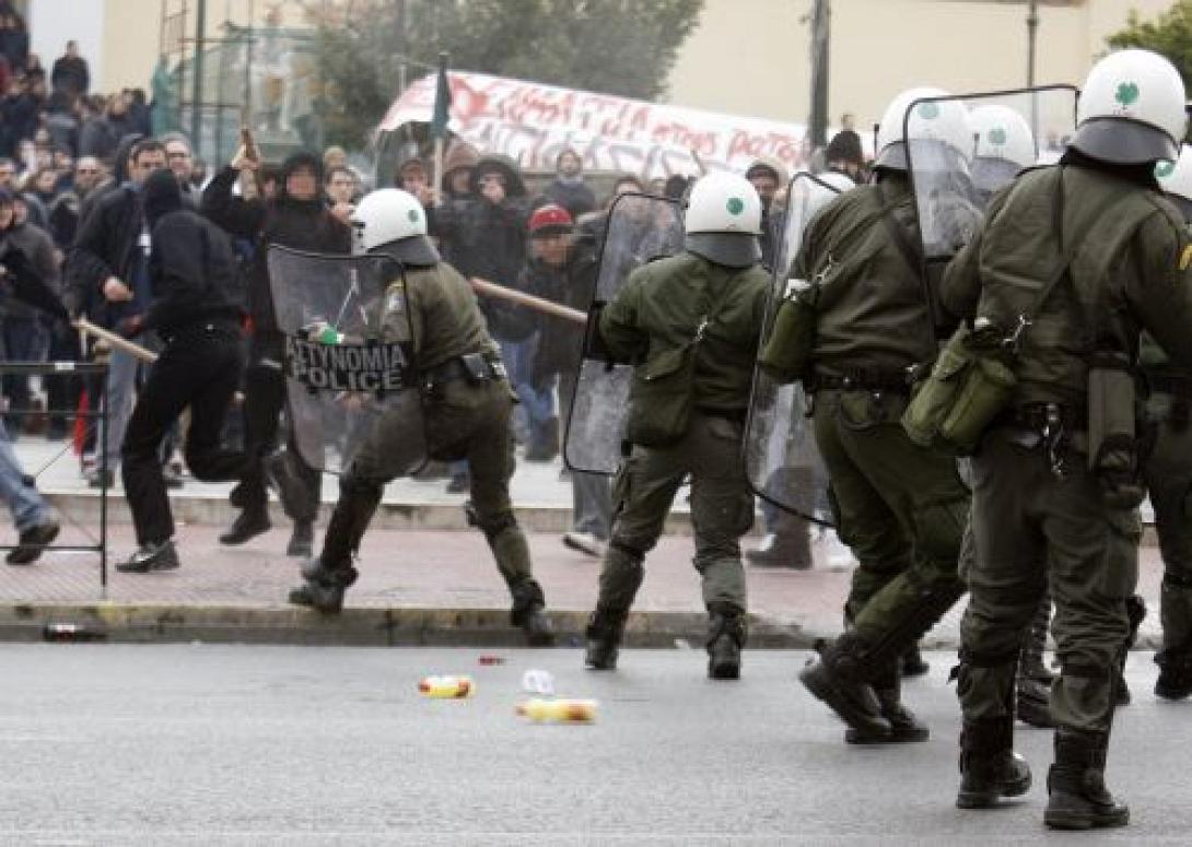 Συλλήψεις στη Θεσσαλονίκη για τα επεισόδια έξω από το ΑΠΘ