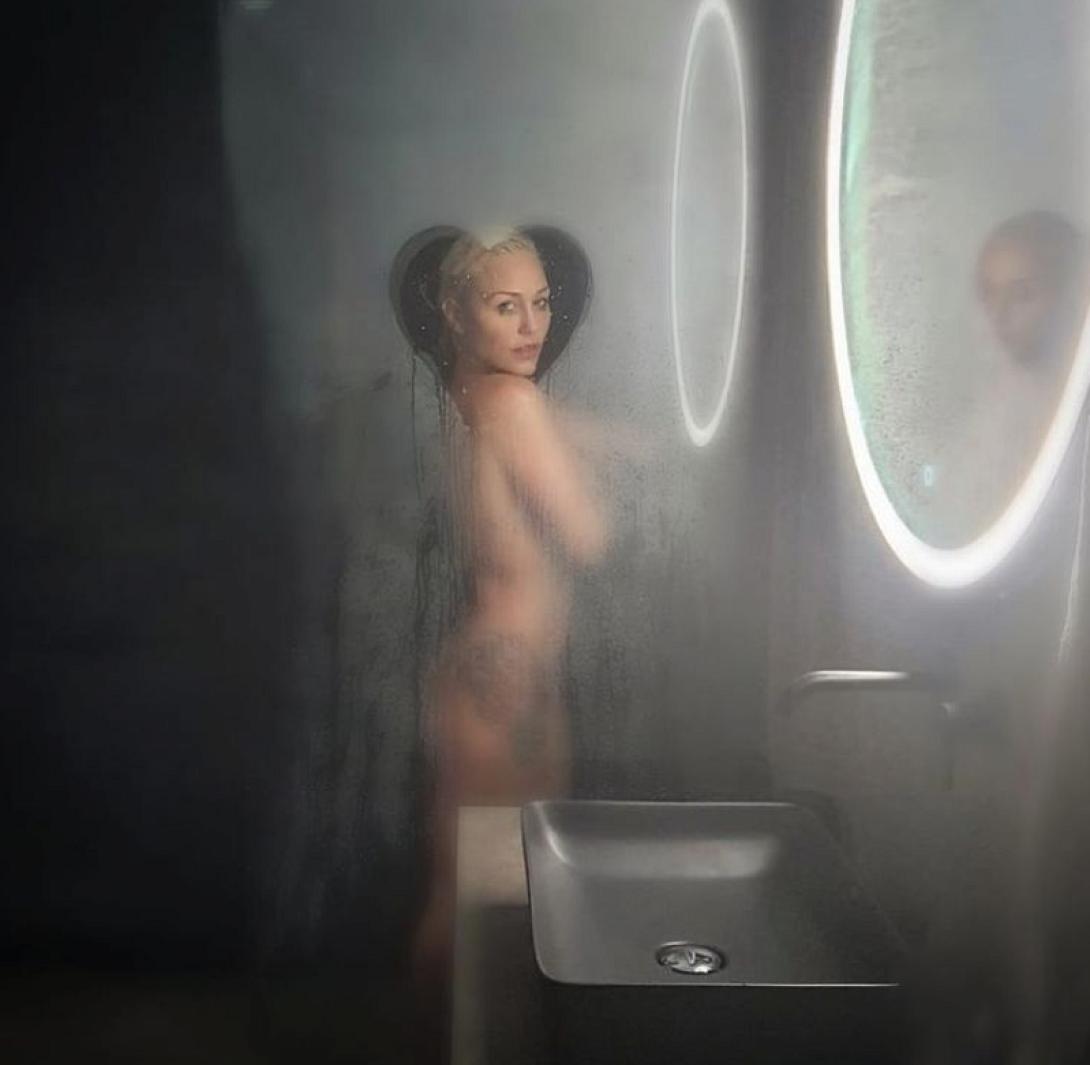Η Αναστασοπούλου στο μπάνιο της