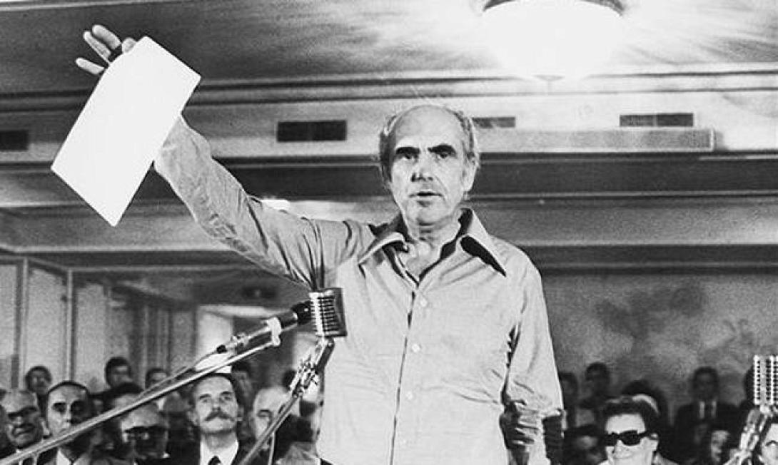 andreas_papandreou-idritiki_pasok-1.jpg