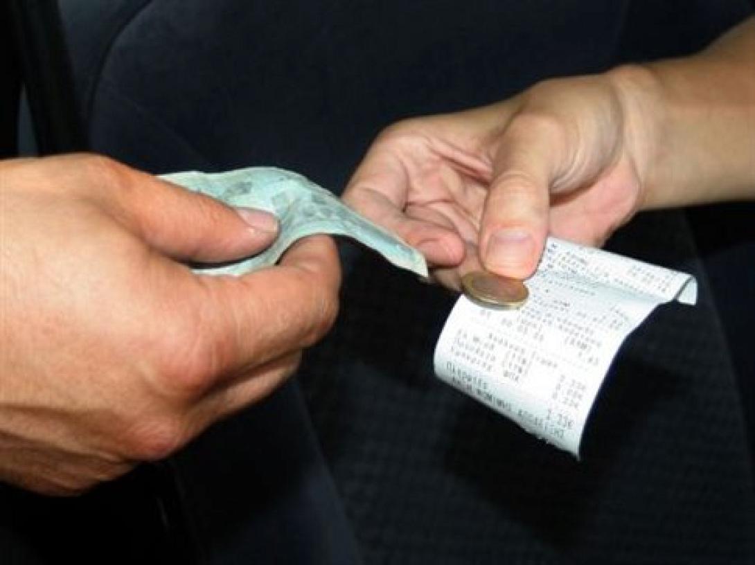 Στο μισό θα μετράνε οι αποδείξεις από σούπερ μάρκετ και βενζινάδικα