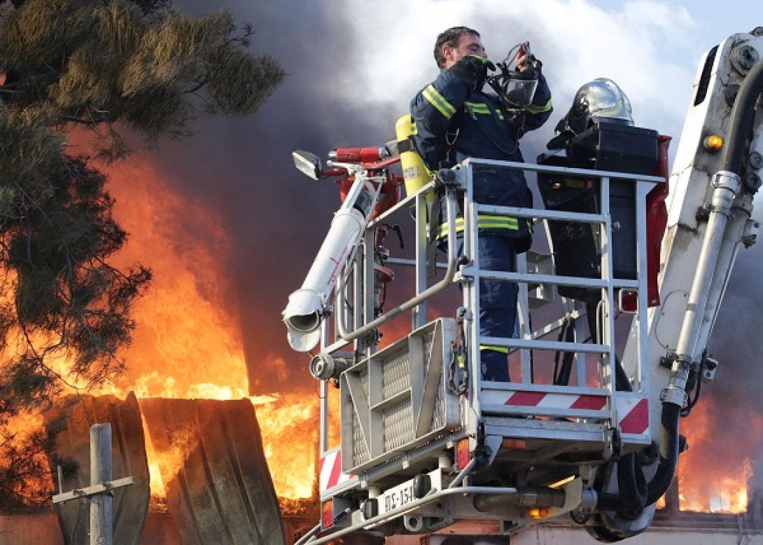 αποθηκη φωτια