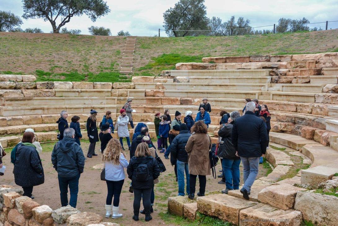 ξεναγοί άπτερα