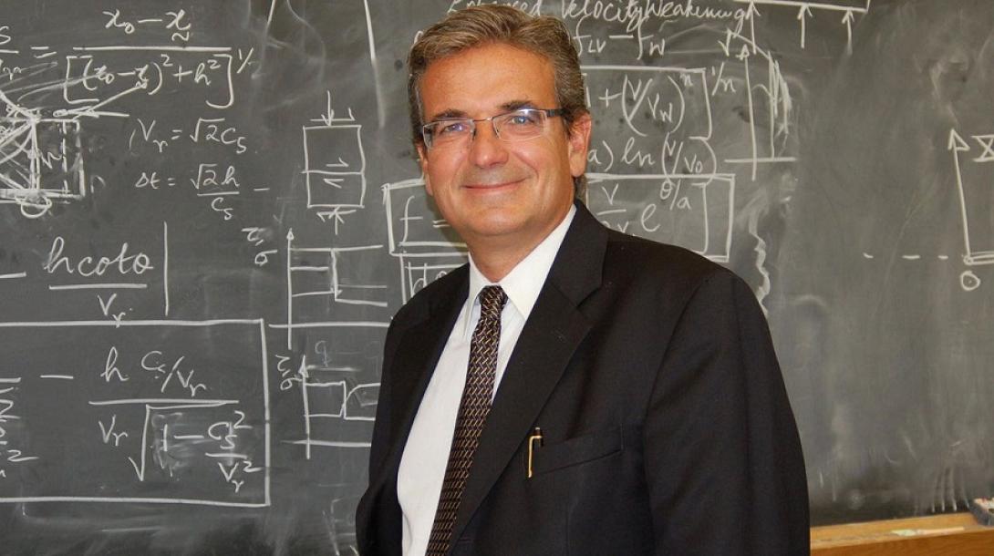 Καθηγητής Άρης Ροζάκης