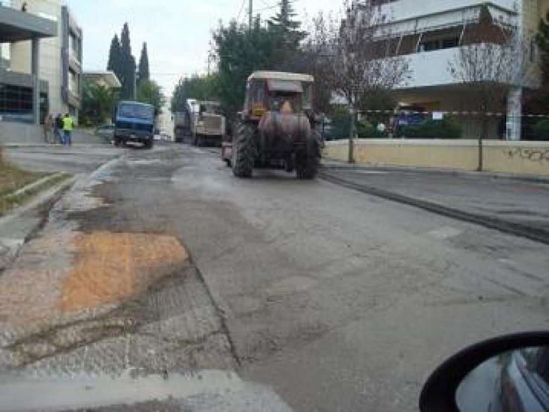 Εργασίες αποκατάστασης του οδοστρώματος 