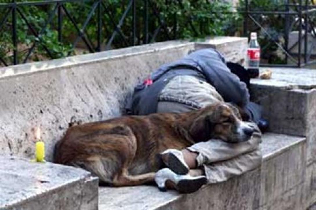 Ζητούν βεβαίωση μόνιμης κατοικίας σε πρόγραμμα για ... άστεγους!