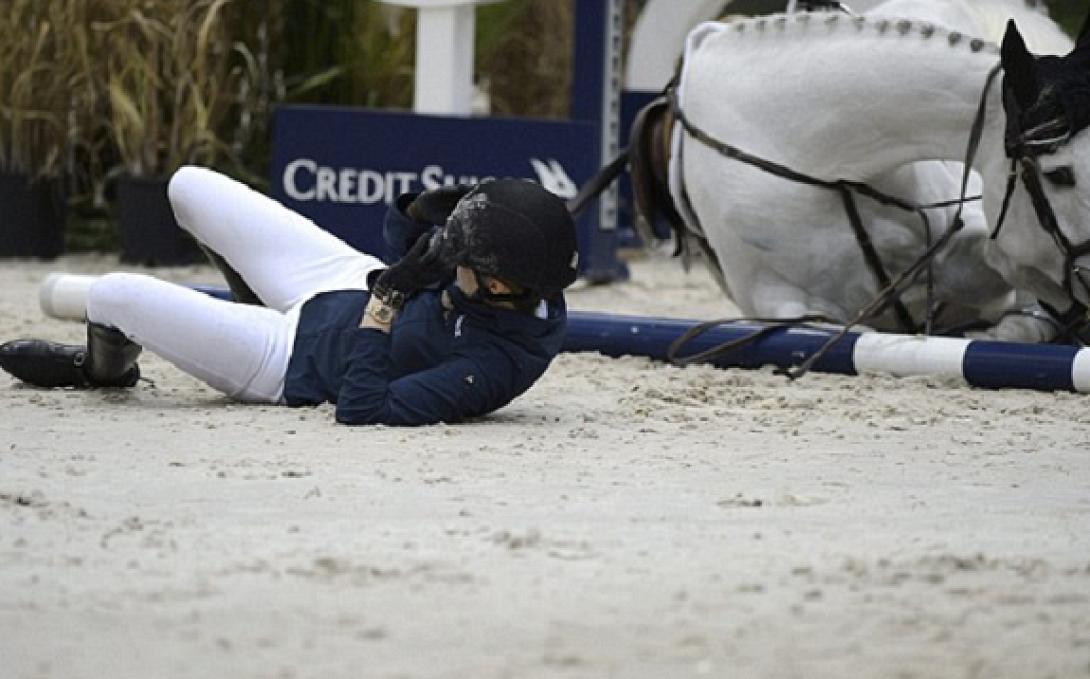 'Επεσε η Αθηνά Ωνάση από το άλογο της! (βίντεο)
