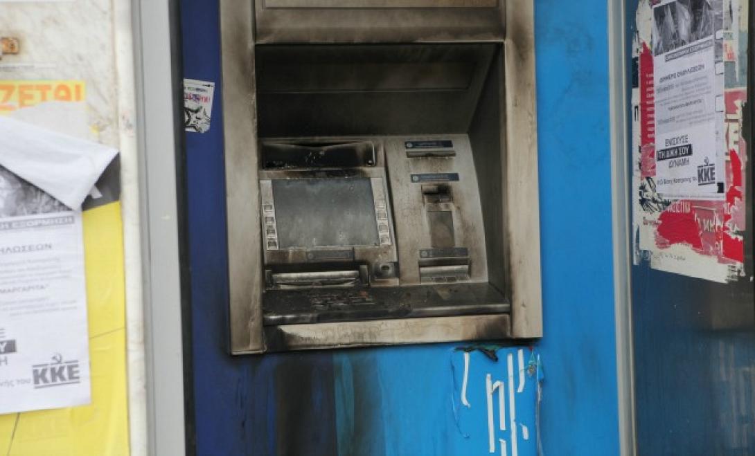 Νύχτα εμπρησμών σε ΑΤΜ