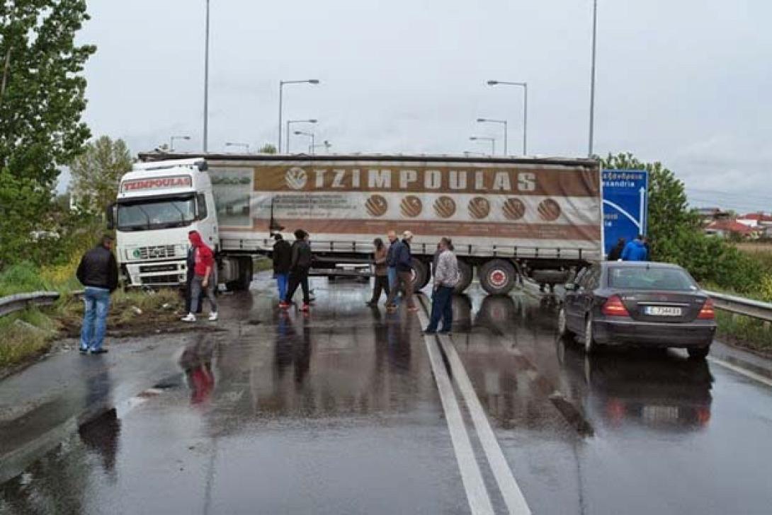 Τροχαίο με νταλίκα στο ύψος του Πλαταμώνα