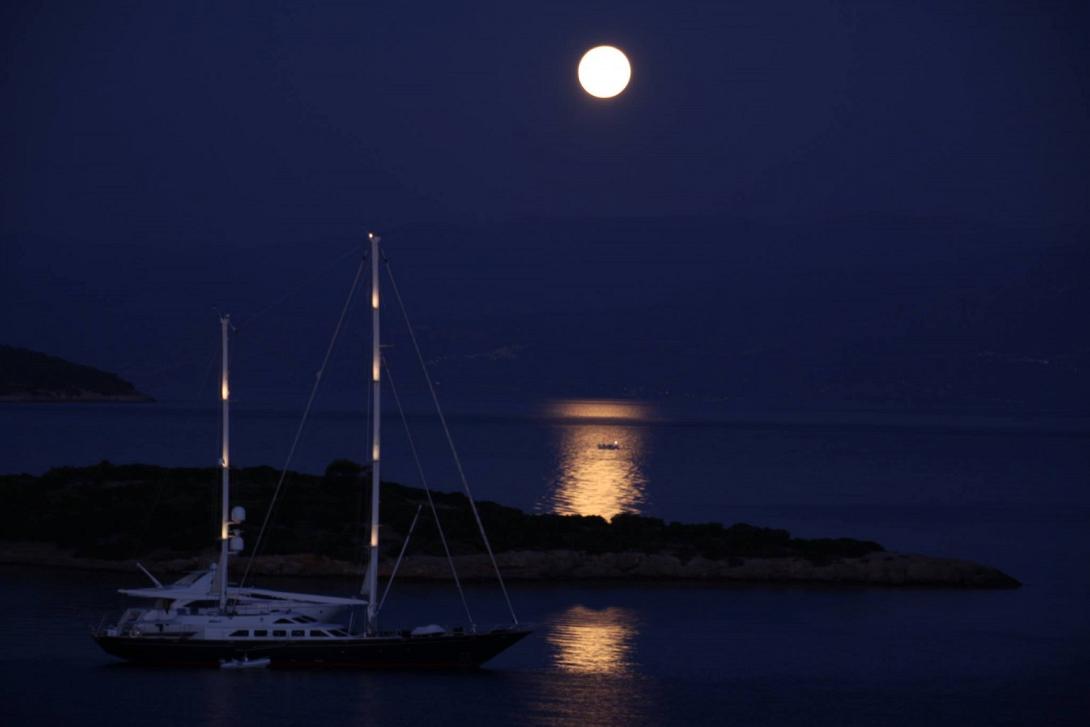 Αυγουστιατικη Πανσέληνος