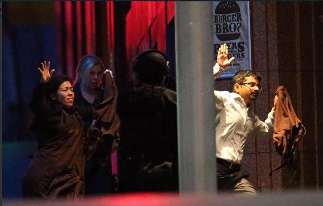 Έληξε η ομηρία: Εισβολή αστυνομικών - Νεκρός ο δράστης και δύο από τους ομήρους