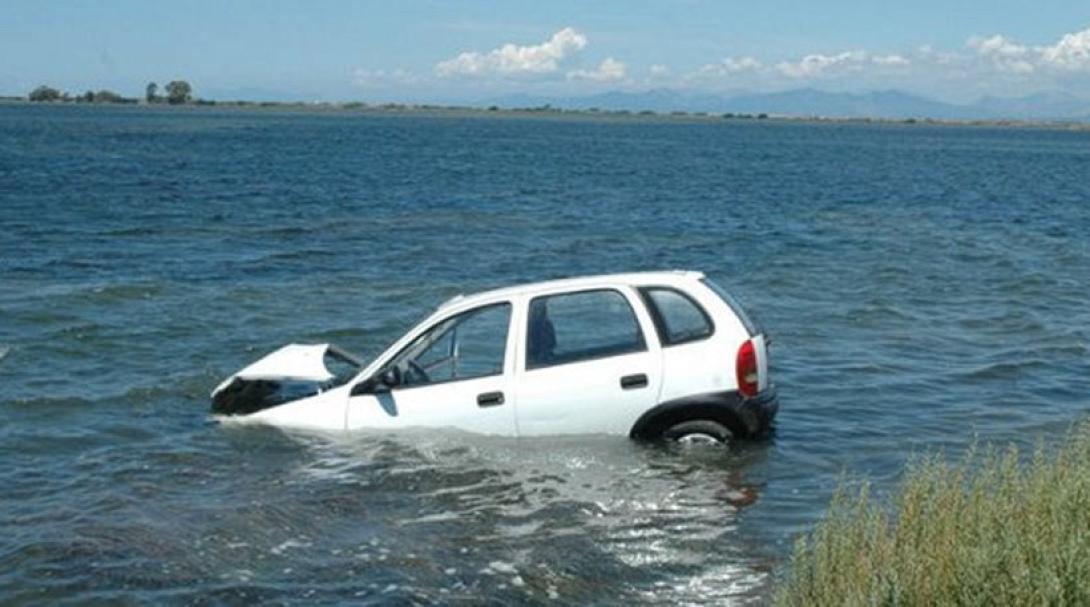 αυτοκίνητο θάλασσα