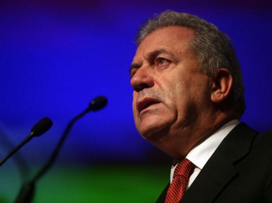 avramopoulos.jpg