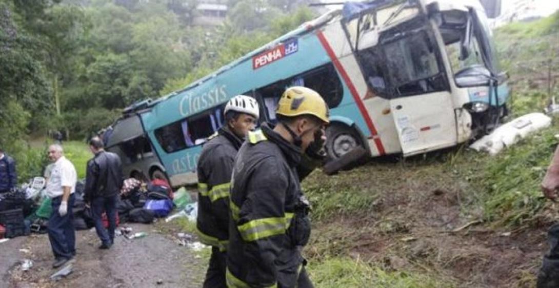 Δέκα νεκροί από σύγκρουση σχολικού με φορτηγό στη Βραζιλία