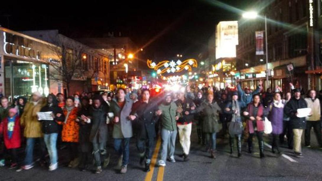 Ογδόντα τρεις συλλήψεις έγιναν τη νύκτα στη Νέα Υόρκη στη διάρκεια διαδηλώσεων