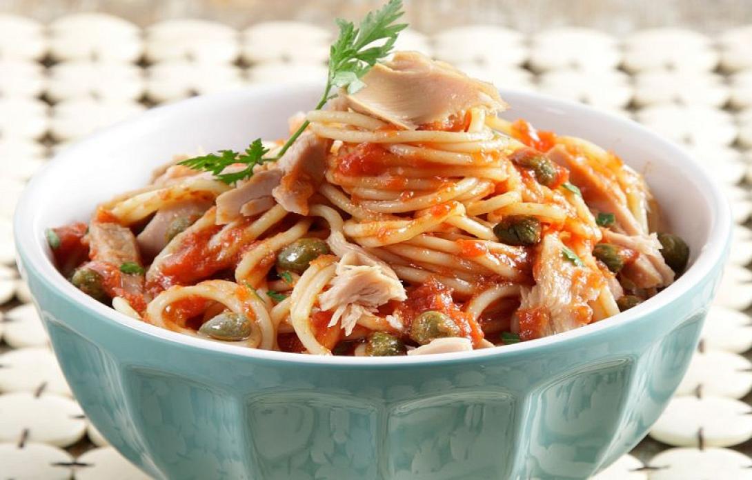 Λιγκουίνι με σάλτσα τόνου