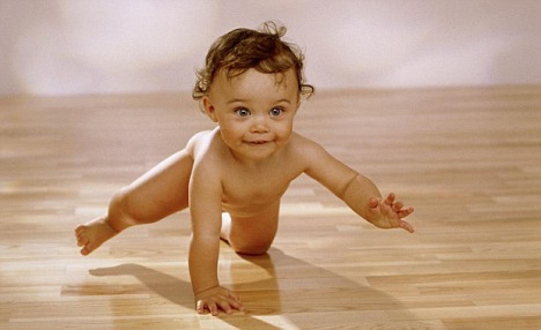 Τα μωρά που γεννιούνται τον χειμώνα μπουσουλάνε νωρίτερα!