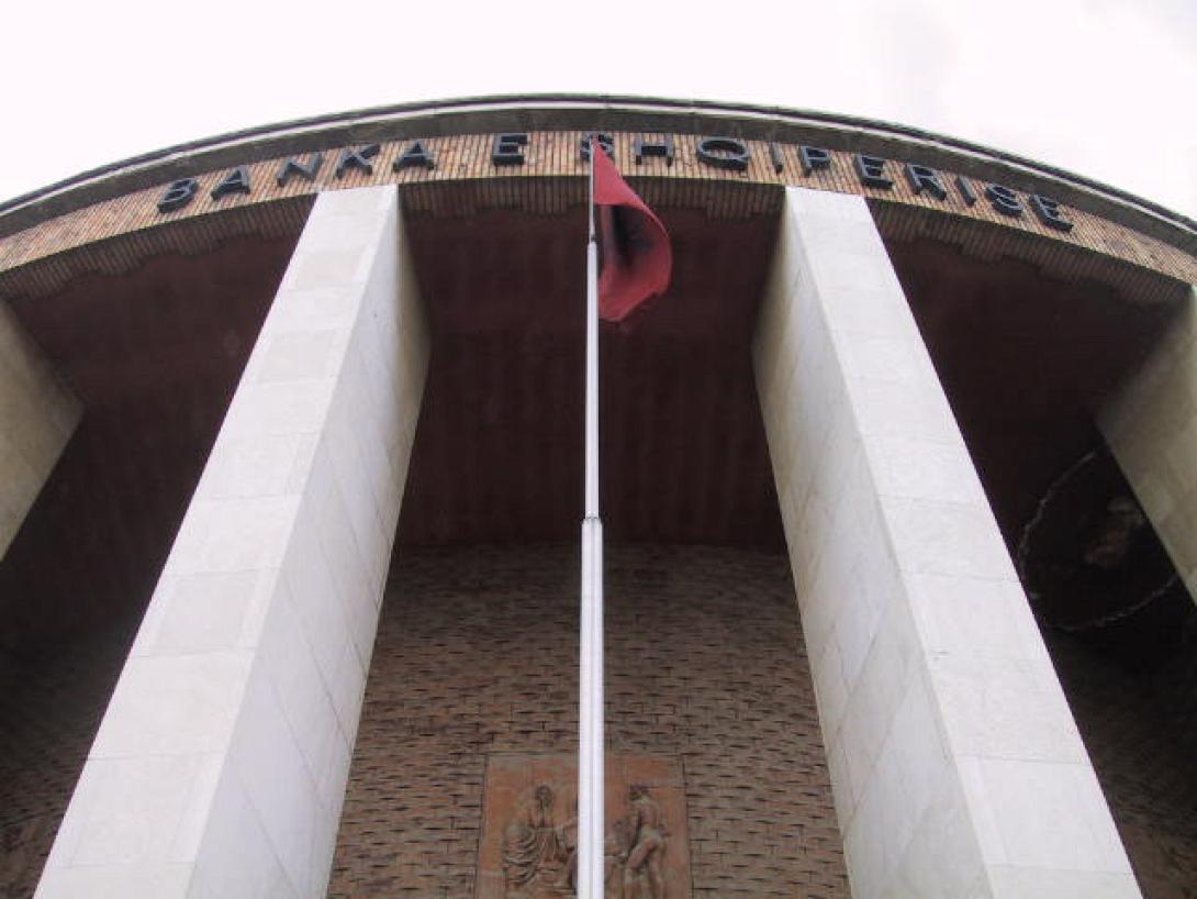 Χειροπέδες στον διοικητή της Κεντρικής Τράπεζας της Αλβανίας
