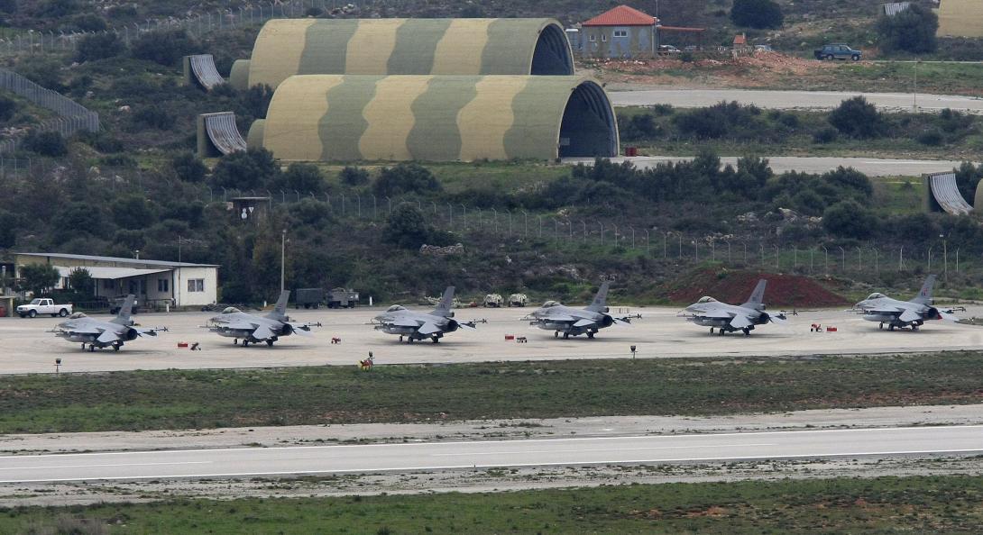 Η Κρήτη &quot;κλείνει&quot; τη Νατοϊκή Βάση της Σούδας, διαμαρτυρόμενη για τα χημικά