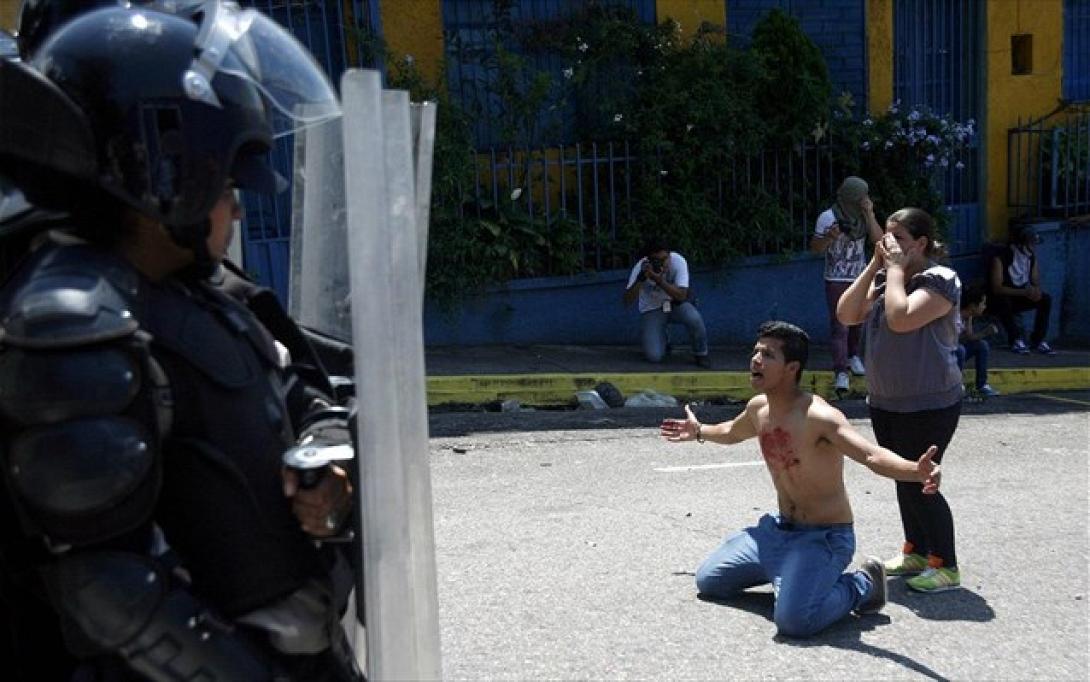 Βενεζουέλα: Νεκρός 14χρονος από πυρά αστυνομικού 