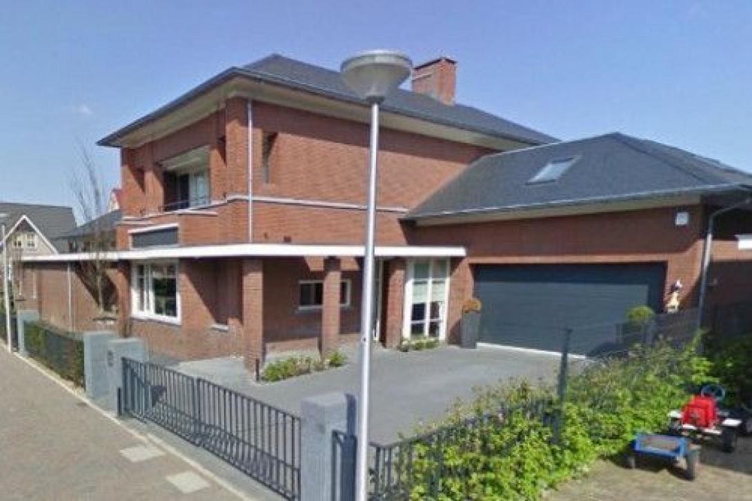 Έλεγχος  στο σπίτι του Σνάιντερ για ναρκωτικά!