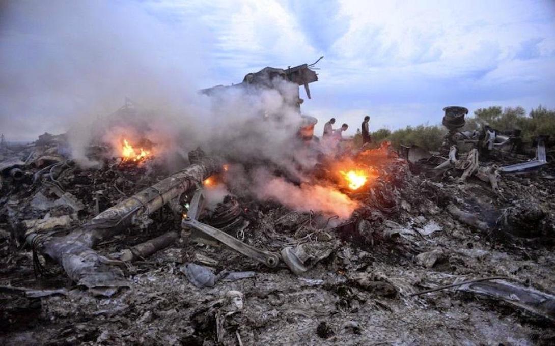 Συναρμολογούν τα συντρίμμια του Boeing που κατερρίφθη