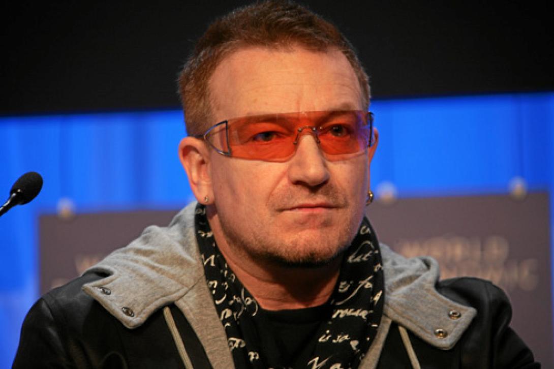 Γιατί ο Bono των U2 δεν αποχωρίζεται ποτέ τα γυαλιά του;