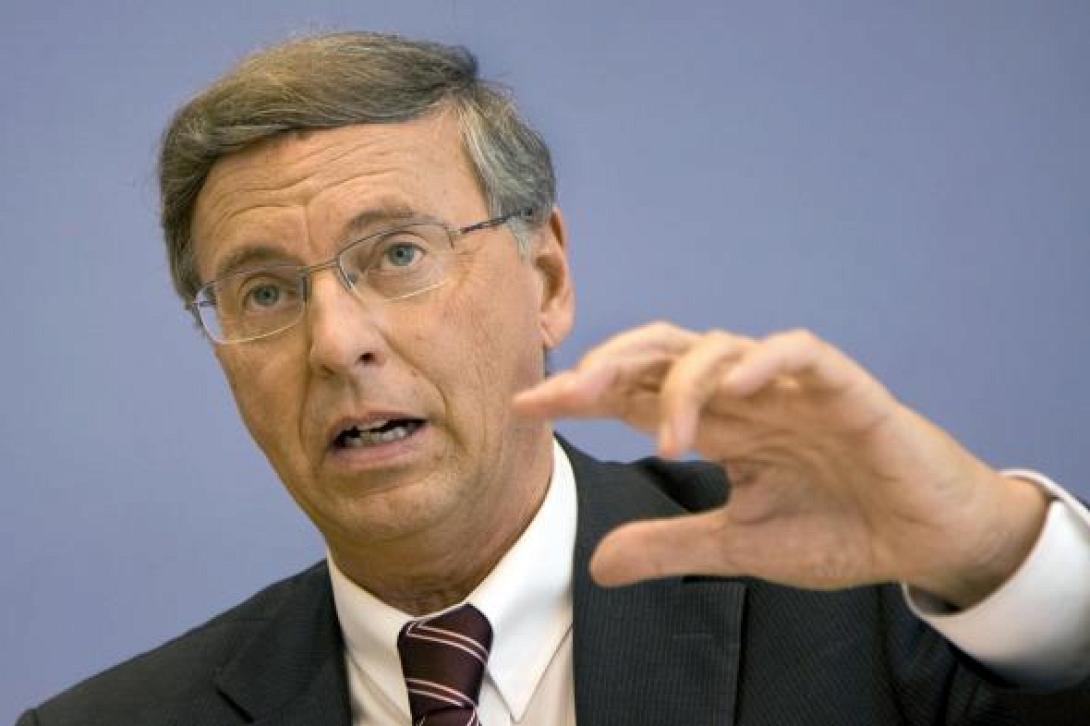 Β. Μπόσμπαχ: Αντιπαραγωγική η παραμονή της Ελλάδας στο ευρώ