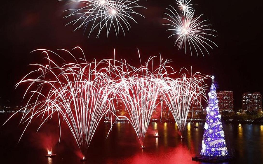 Το μεγαλύτερο πλωτό χριστουγεννιάτικο δέντρο του κόσμου είναι στη Βραζιλία