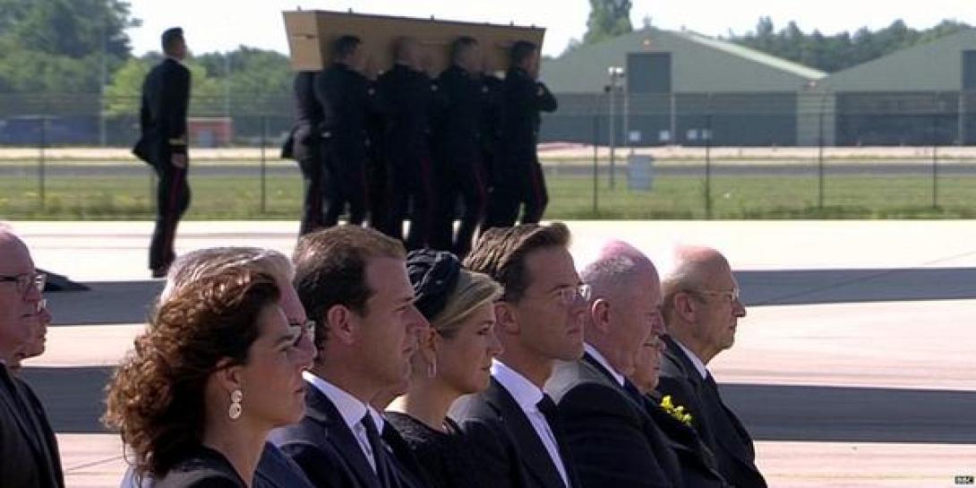 Προσγειώθηκε το αεροσκάφος με τις σορούς των επιβατών του Μπόινγκ