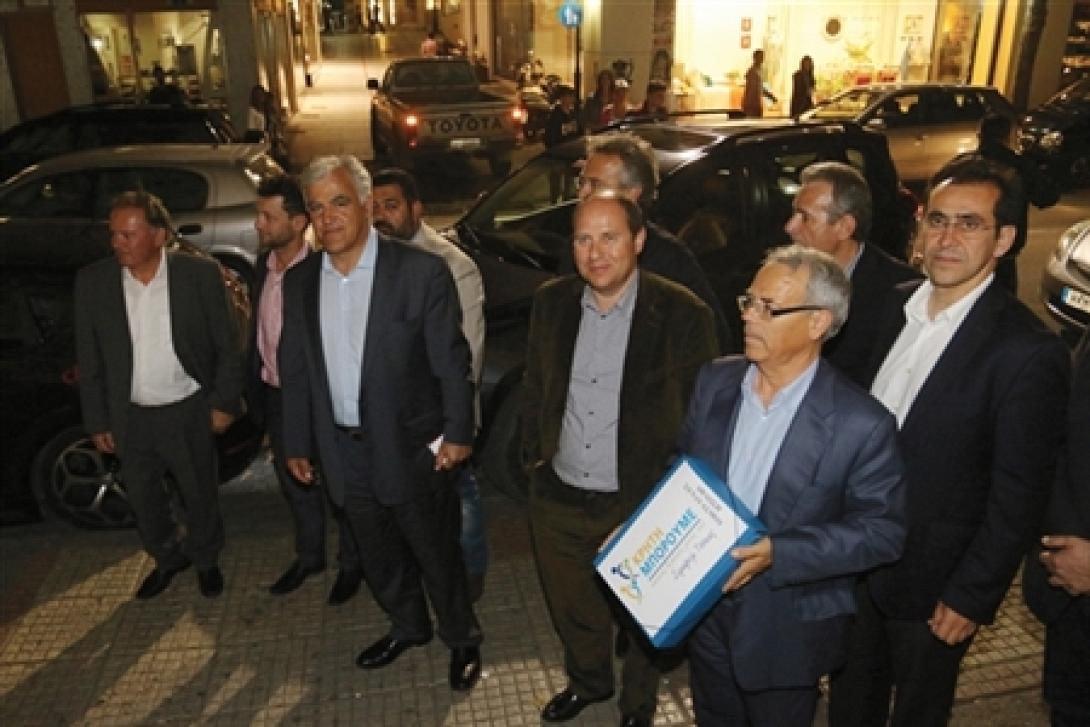 Ο Σ.Τσόκας κατέθεσε το ψηφοδέλτιο του συνδυασμού του &quot;ΚΡΗΤΗ ΜΠΟΡΟΥΜΕ&quot;
