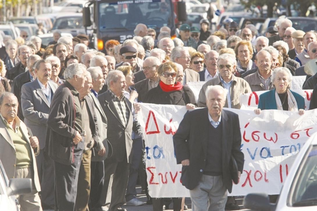 Και οι συνταξιούχοι ΙΚΑ του Ηρακλείου στην κατάληψη του κτίριου του ΕΟΠΥΥ